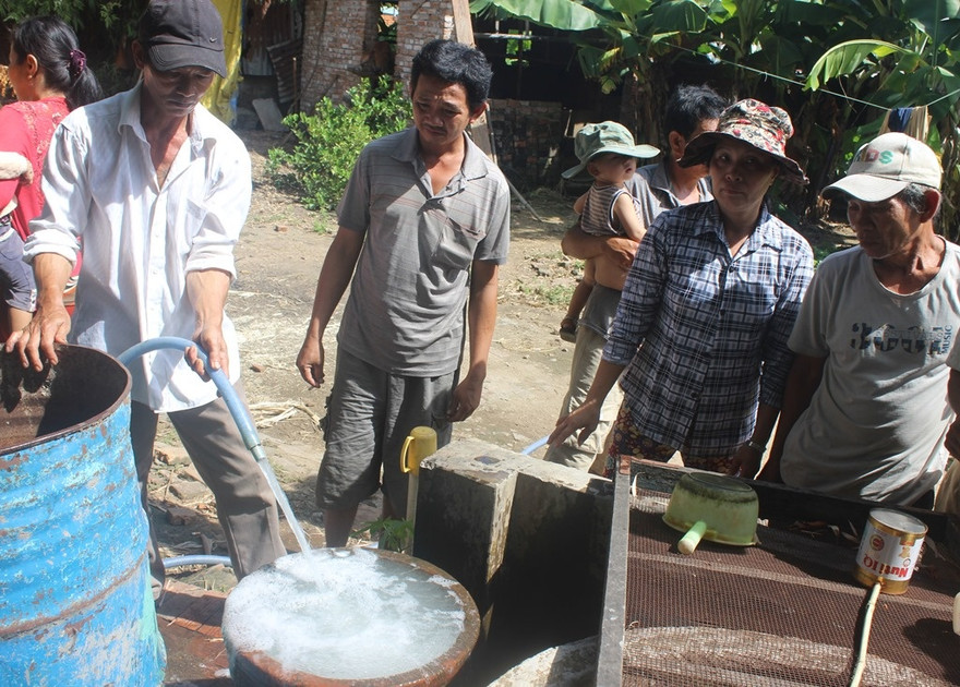 Khoảng 90.000 hộ dân đang gặp khó khăn về nước sinh hoạt do hạn hán, xâm nhập mặn
