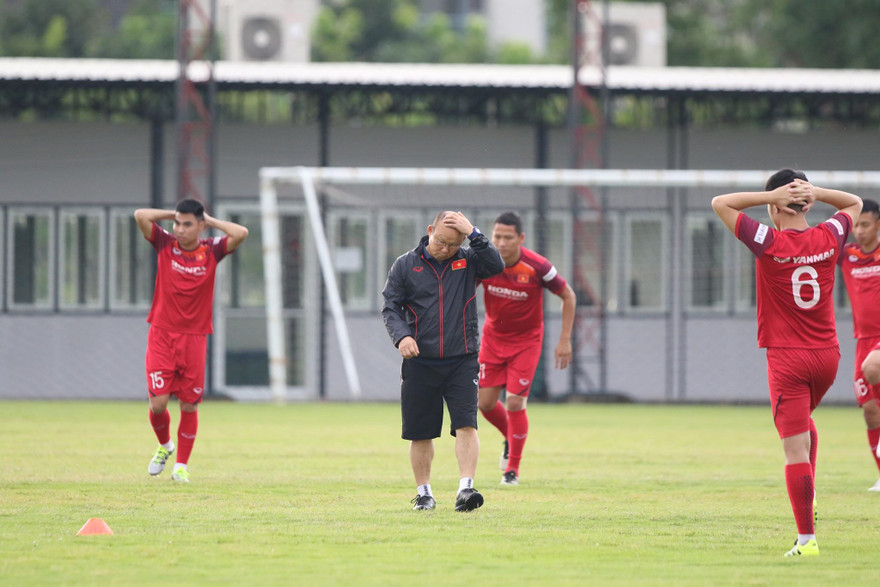 HLV Park Hang Seo đối diện nhiều vấn đề trước trận đấu với Thái Lan.