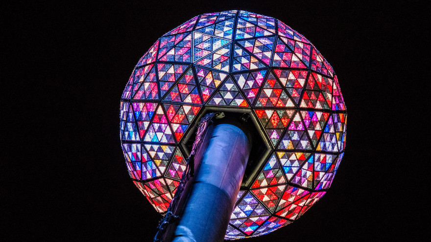 Quả cầu thời gian đã sẵn sàng chờ được hạ vào thời khắc chuyển giao năm cũ sang năm mới