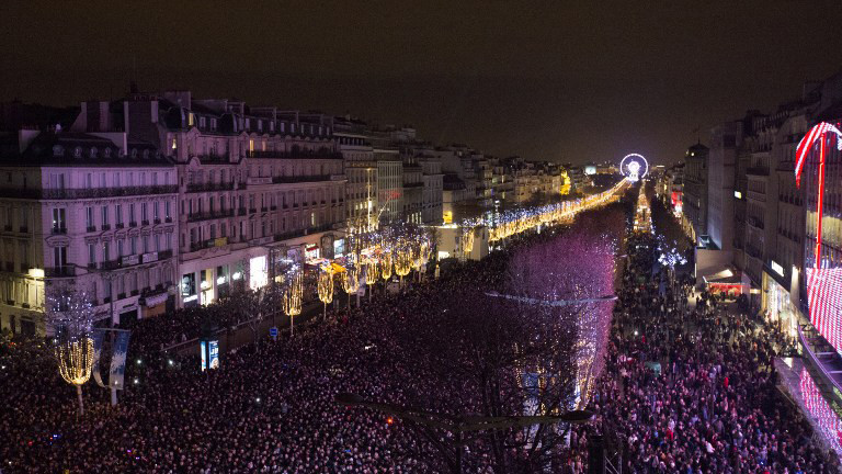 Thế giới đón năm mới không yên bình 