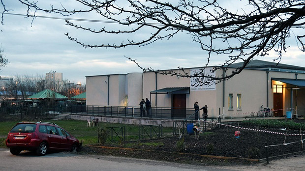 Bên ngoài nhà thờ sau vụ tấn công