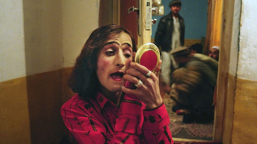 Shaharyar trở thành "trai nhảy" khi mới 17 tuổi sau khi bố qua đời, gia đình túng quẫn