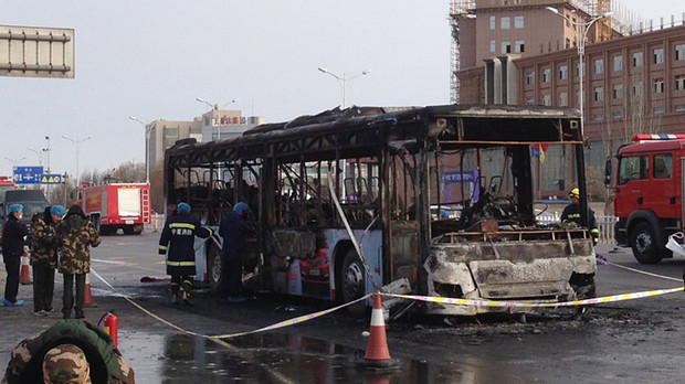 Chiếc xe bị thiêu rụi hoàn toàn