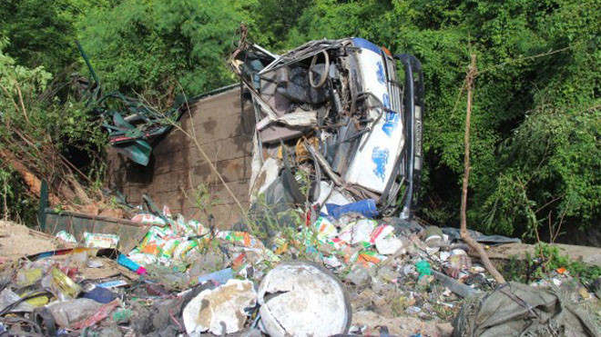 Xe tải lao xuống vực sâu, tài xế tử vong tại chỗ