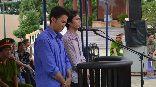 Hai bị cáo tại phiên toà