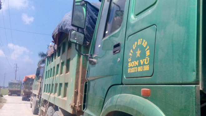 Mật phục bắt đoàn xe quá tải trong đêm