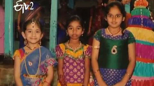 Ba cháu bé bị người chú ruột thiêu sống