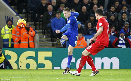 Leicester City chơi thăng hoa nhờ... 'bốc mộ' nhà vua