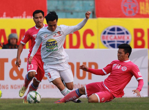 Số 9 Văn Toàn của HA.GL trong trận đấu với CLB Hà Nội ngày 21/2