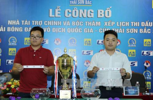 Nhà vô địch bóng đá nữ nhận 300 triệu đồng tiền thưởng