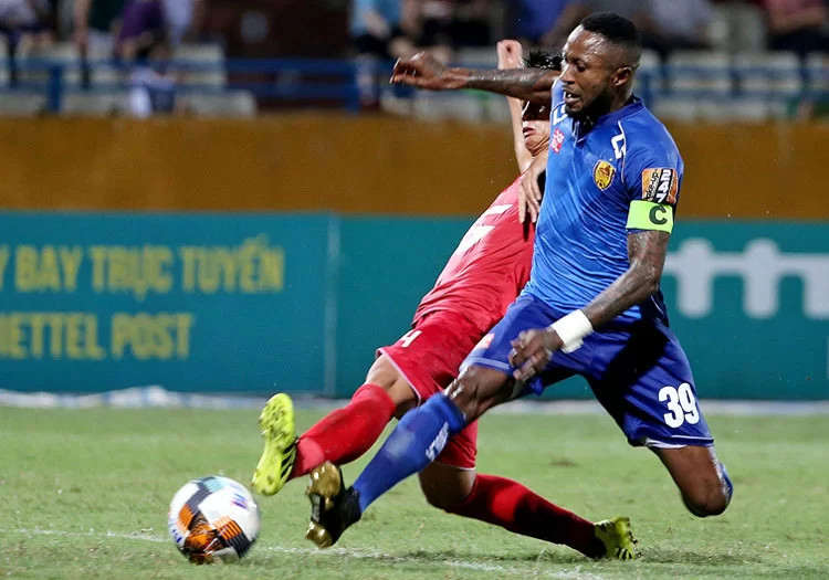 Samson không phụ sự trông đợi của bầu Hiển, giúp Quảng Nam bứt tốc ở lượt về V-League 2019.