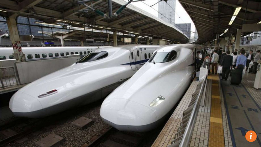 Tàu cao tốc buộc phải dừng khẩn cấp vì có rắn trên toa