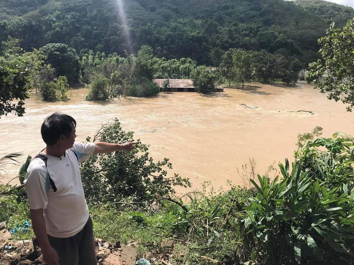 Người dân phản ánh, việc thuỷ điện Buôn Kuốp xả lũ đã gây thiệt hại cho người dân ở hạ du