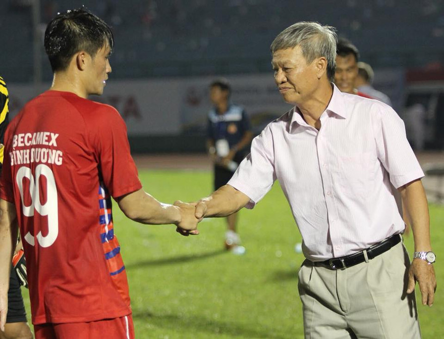 Lê Công Vinh và HLV Lê Thuỵ Hải thời còn ở Bình Dương.