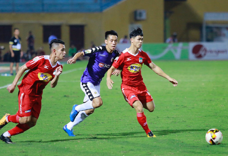 HAGL và CLB Hà Nội đã cống hiến trận đấu hấp dẫn cho khán giả trên sân vận động Hàng Đẫy. Ảnh: Như Ý