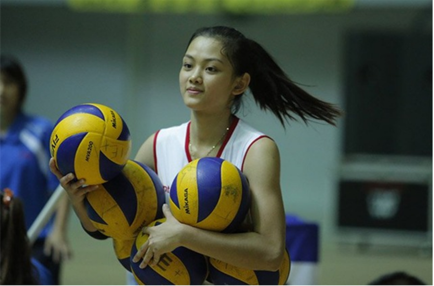 Bên cạnh tài năng, Thu Hoài còn được yêu mến nhờ vẻ ngoài khả ái, hấp dẫn. 