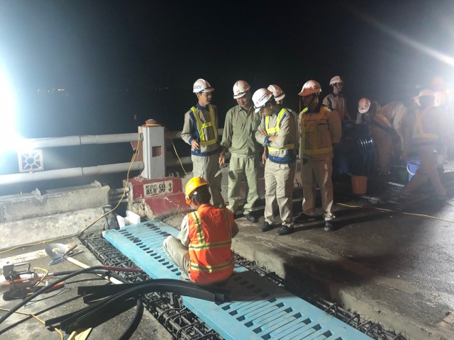 Vật liệu siêu đông cứng được ứng dụng sửa chữa khi giãn cầu Thanh Trì, Hà Nội