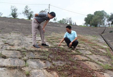 Đập hồ Núi Cốc bị thấm nặng, khiến UBND tỉnh Thái Nguyên phải ban bố tình trạng khẩn cấp