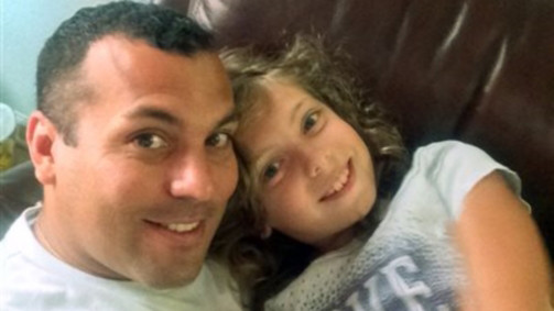 Bé gái Oceana Irizarry, 9 tuổi, và bố là Ommy Irizarry, 36 tuổi