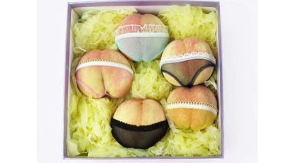 Hộp quả đào "gợi tình" có giá khoảng 79 USD 