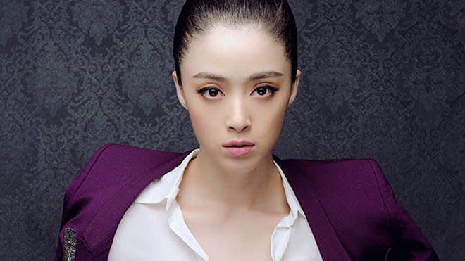 Người đẹp đầy quyến rũ với sắc tím