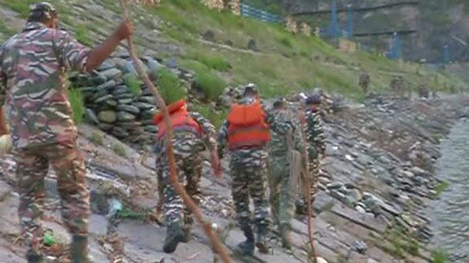 Đội ngũ cứu nạn tìm kiếm 24 sinh viên vẫn đang mất tích