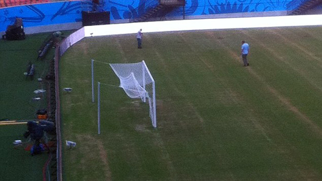 Sân Arena da Amazonia không đảm bảo chất lượng cho cuộc so tài đỉnh cao giữa Anh và Italy.