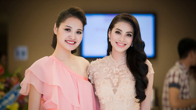 Á hậu Phạm Hương “đọ sắc” bên Hoa hậu Hương Giang