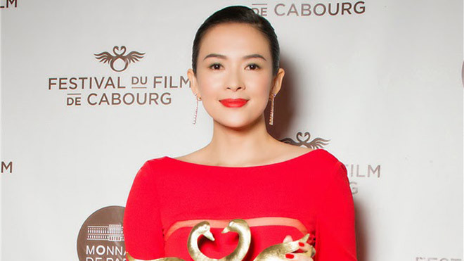 Chương Tử Di váy đỏ rực rỡ tại Pháp