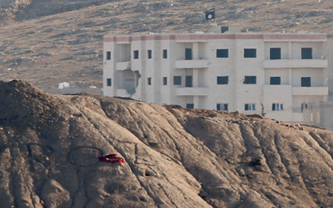 Cờ của IS trên một tòa nhà tại thị trấn Kobani 