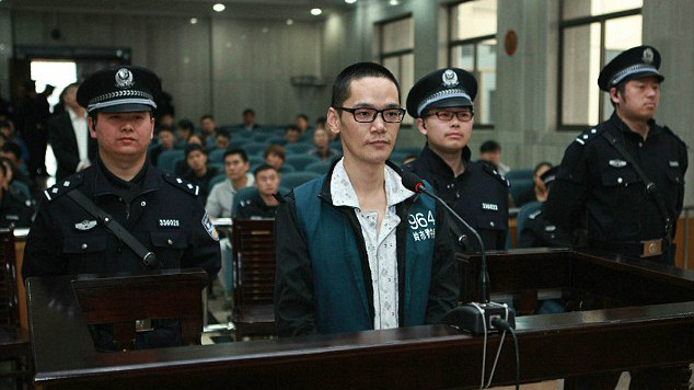 Lian Enqing trước vành móng ngựa