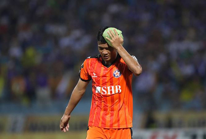 Hà Đức Chinh bị HLV Lê Huỳnh Đức "chê" nhiều phen nhưng vẫn thường xuyên được HLV Park Hang Seo gọi lên tuyển.