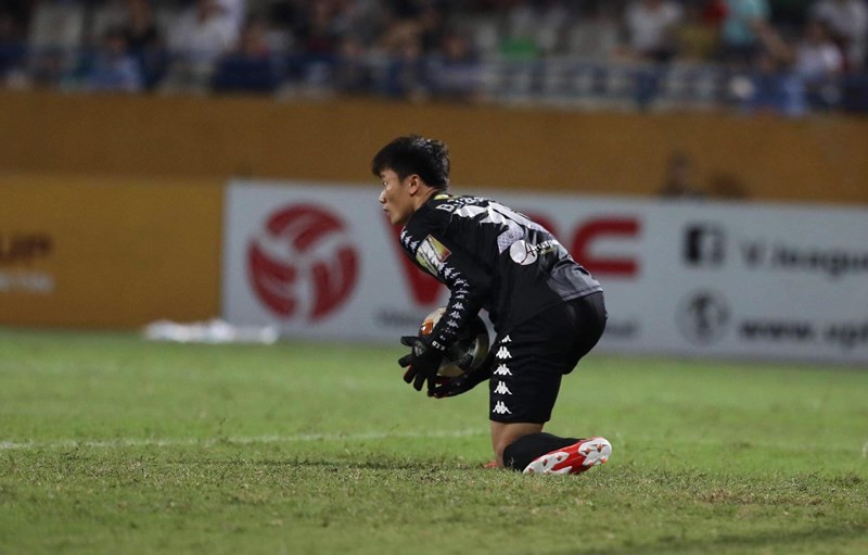 Bùi Tiến Dũng đang trải qua ngày tháng khó khăn ở CLB Hà Nội