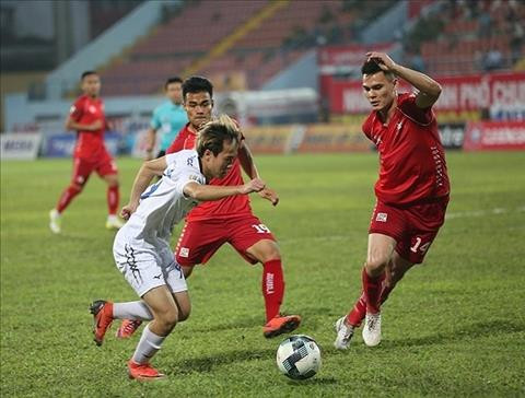 Adriano Schmidt (phải) đang thi đấu ổn định trong màu áo CLB Hải Phòng ở V-League.