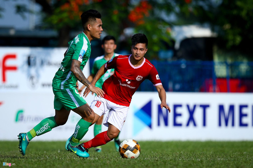 Martin Lò (áo đỏ), đủ điều kiện tham dự SEA Games 30, đang được VFF theo dõi rất kỹ.