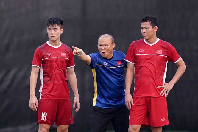 HLV Park Hang Seo sẽ lần đầu đối đầu với Thái Lan ở cấp độ ĐTQG.