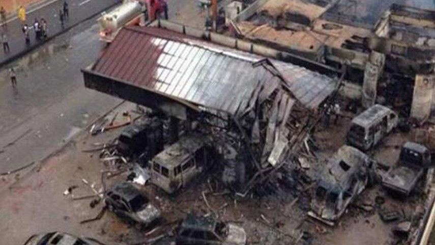 Hiện trường vụ đánh bom đẫm máu tại trạm xăng ở Iraq