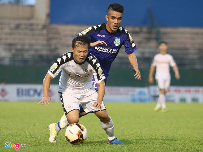 Thành Lương (áo trắng) không thể giúp CLB Hà Nội vượt qua Bình Dương ở cúp Quốc gia 2018.