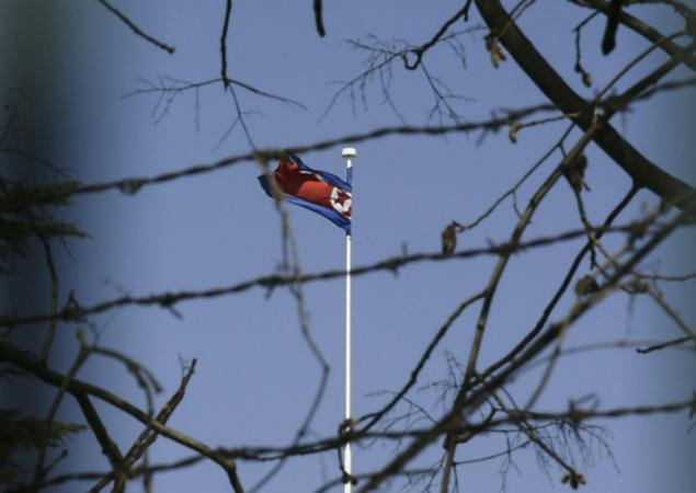 Cờ Triều Tiên tại Đại sứ quán Triều Tiên ở Bắc Kinh, Trung Quốc. Ảnh: Tân Hoa xã