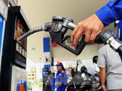 Dự báo giá bán lẻ xăng dầu trong nước sẽ tăng mạnh trong kỳ điều hành giá ngày mai