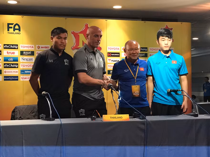 Ông Park Hang Seo muốn U23 Việt Nam cải thiện lối chơi khi gặp U23 Thái Lan ngày 15/12.