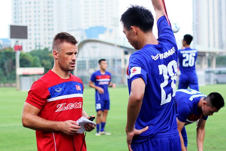 VFF đã chấm dứt hợp đồng với chuyên gia Martin Forkel (trái). 