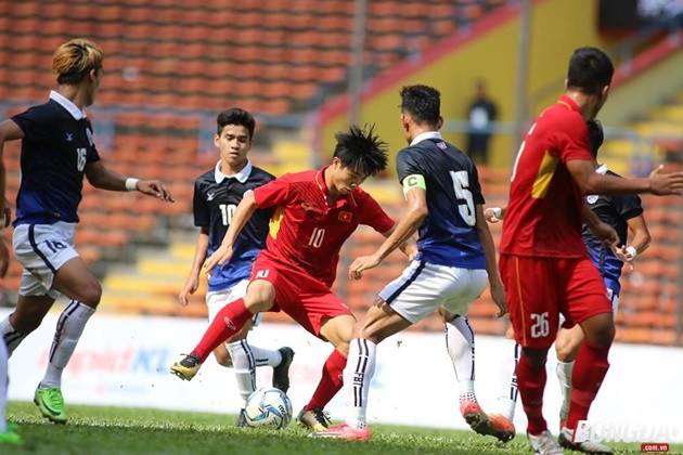 Công Phượng (số 10) chưa được HLV Lê Thuỵ Hải đánh giá cao về cách chơi bóng.