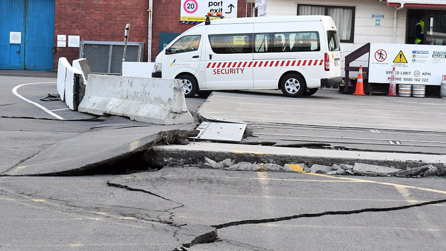Mặt đường ở Cảng Trung tâm, Wellington nức toác sau trận động đất 