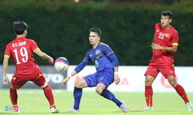Thái Lan cất nhiều trụ cột nhưng vẫn thắng đậm Việt Nam. Ảnh: Zing