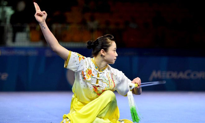 Thùy Vi đoạt tấm HCV đầu tiên ở SEA Games 28 cho đội tuyển Wushu Việt Nam. Ảnh: Zing