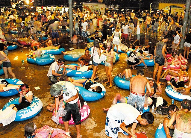 Hiện trường vụ nổ kinh hoàng tại công viên nước Đài Loan.