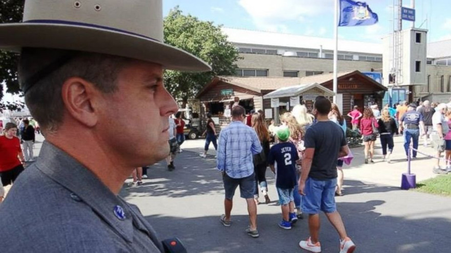 "Người anh hùng" Jay Cook