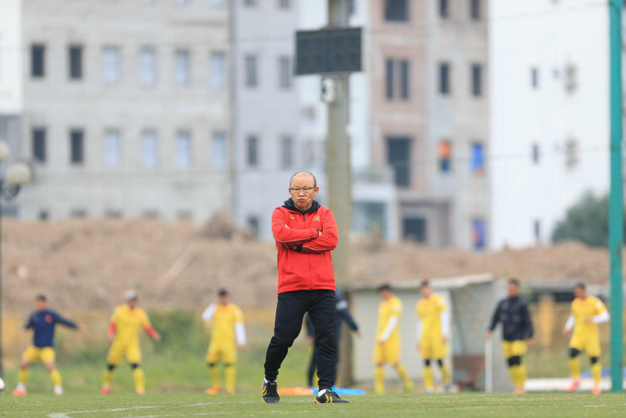 HLV Park Hang Seo muốn V-League tạo cơ hội cho cầu thủ trẻ để giải quyết cuộc khủng hoảng thiếu tiền đạo giỏi ở tuyển Việt Nam.