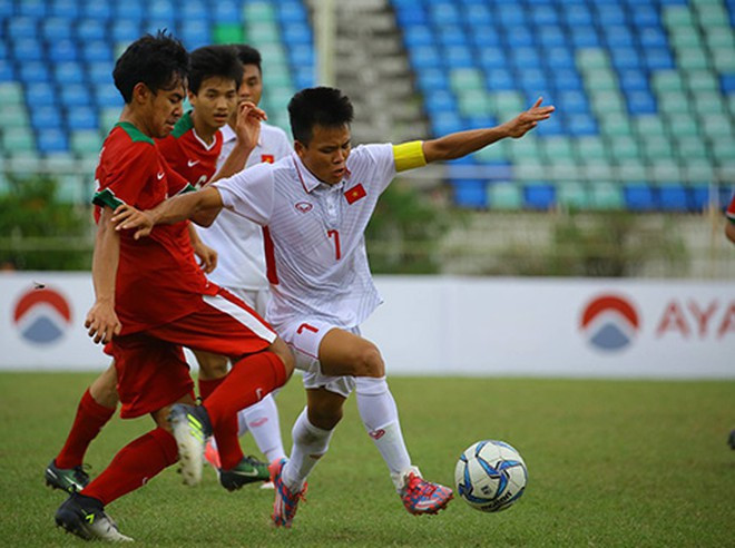 CLB Sài Gòn của HLV Vũ Tiến Thành liên tục bị "tố" đi đêm với cầu thủ các đội bóng khác. 